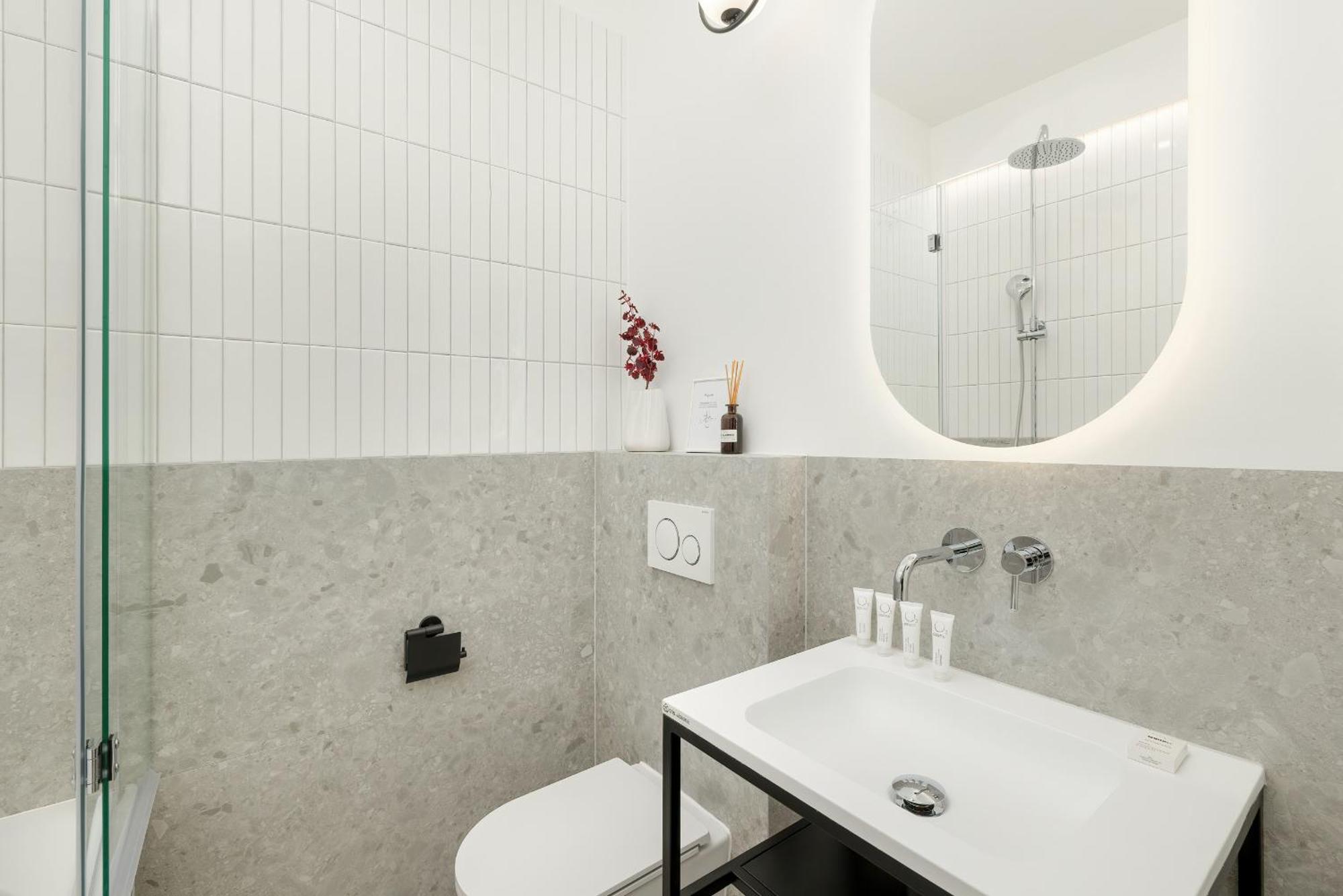 Minimalist Bright Kopernika Near Old Town In By Renters *
