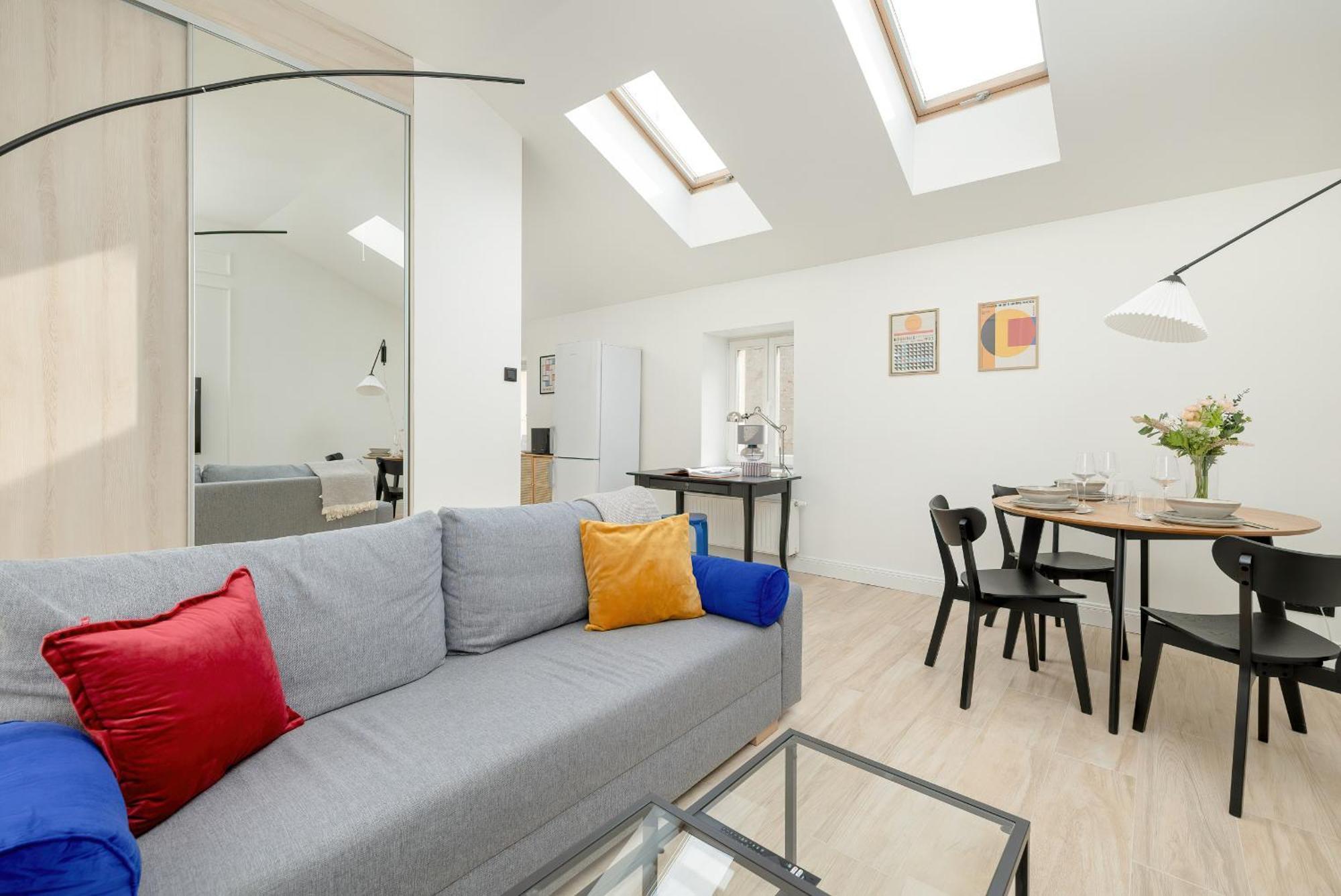 Minimalist Bright Kopernika Near Old Town In By Renters