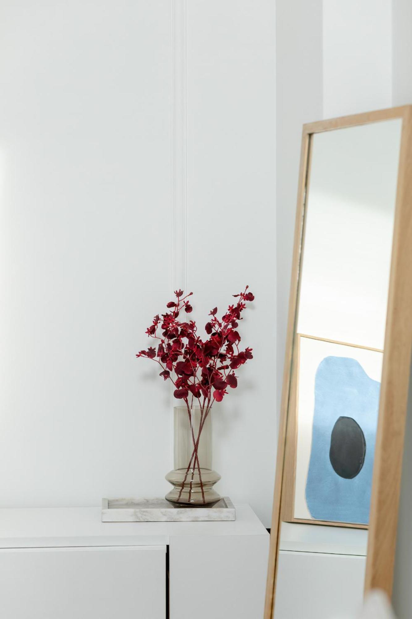 Minimalist Bright Kopernika Near Old Town In By Renters * Poznan