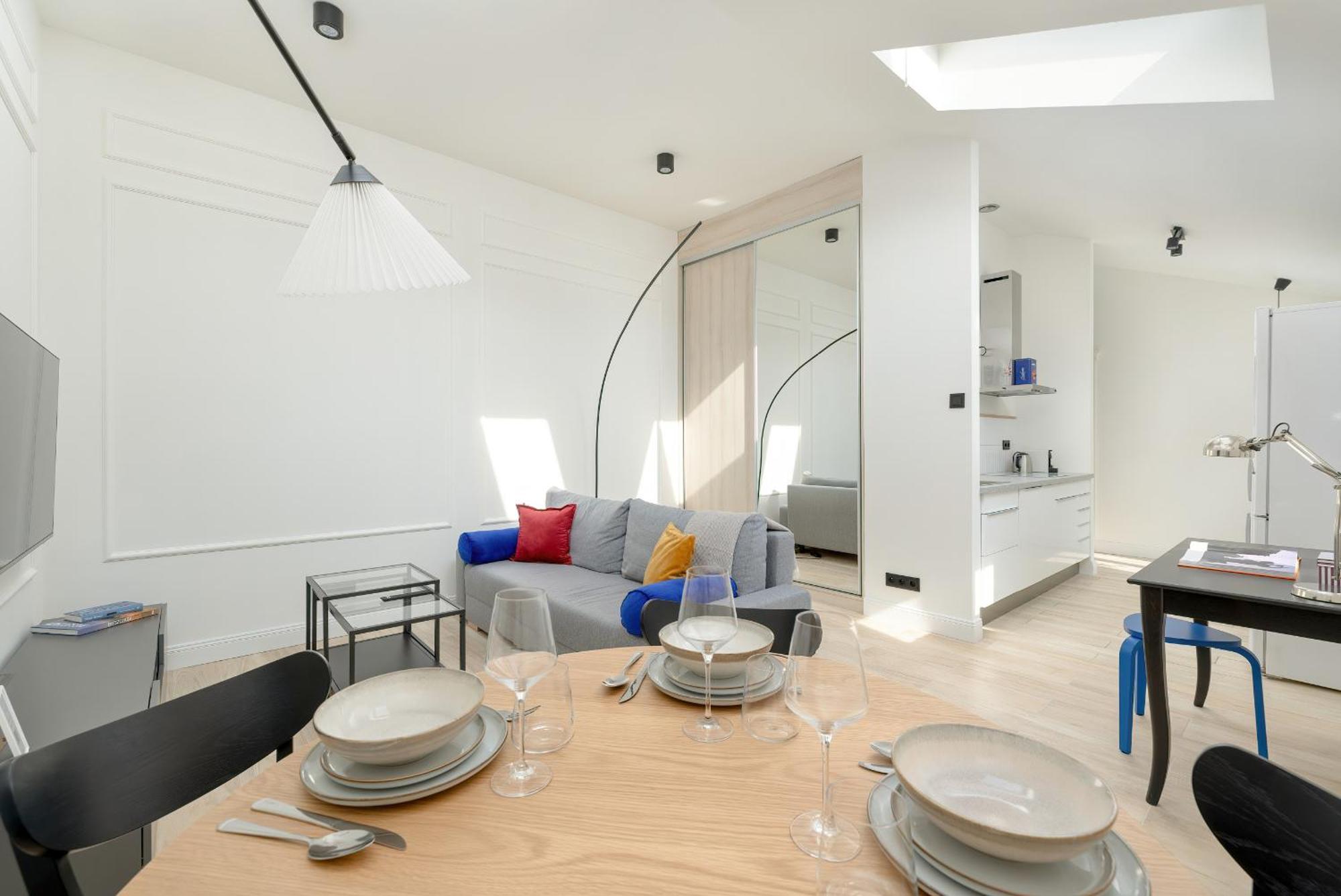 Apartment Minimalist Bright Kopernika Near Old Town In By Renters *