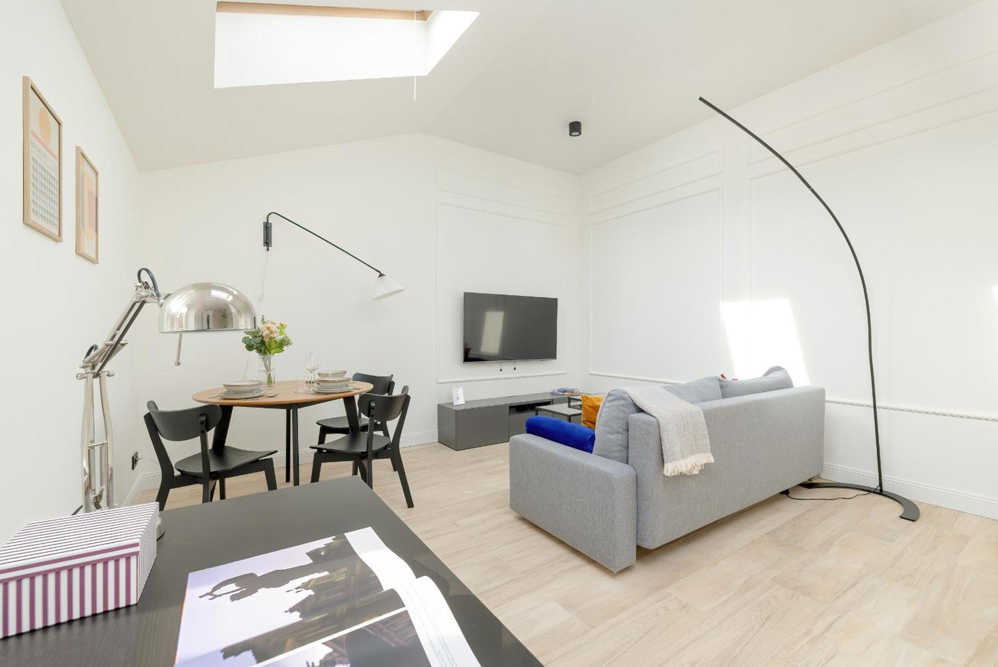Minimalist Bright Kopernika Near Old Town In By Renters Apartment Poznan