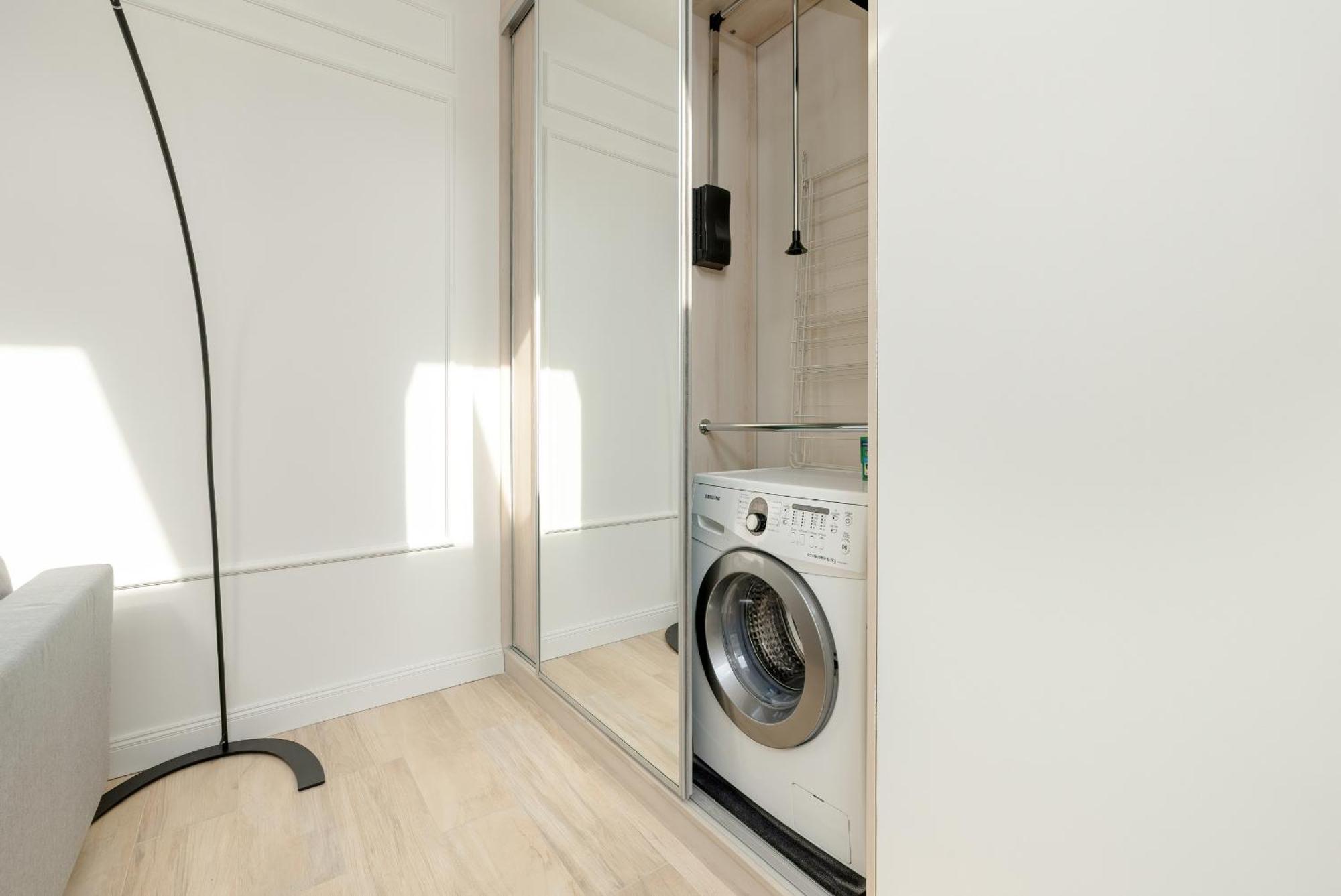 Minimalist Bright Kopernika Near Old Town In By Renters Apartment Poznan