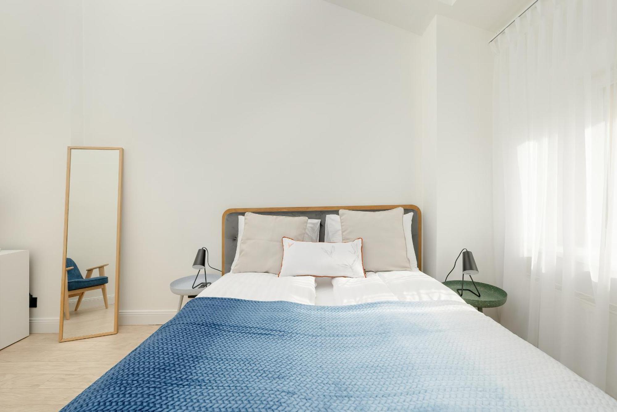 Apartment Minimalist Bright Kopernika Near Old Town In By Renters Poznan