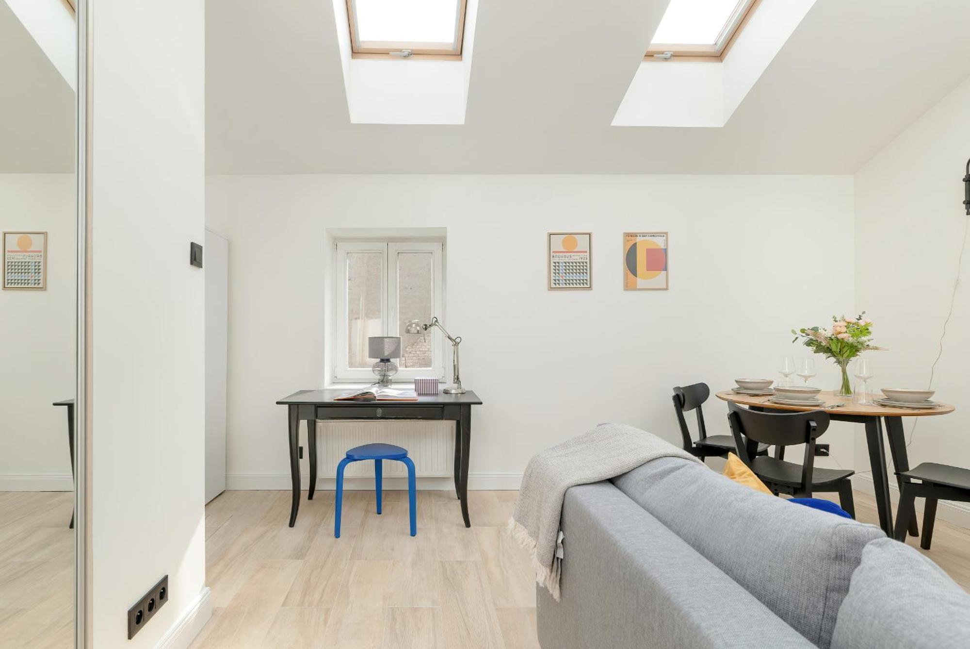 Minimalist Bright Kopernika Near Old Town In By Renters Apartment *
